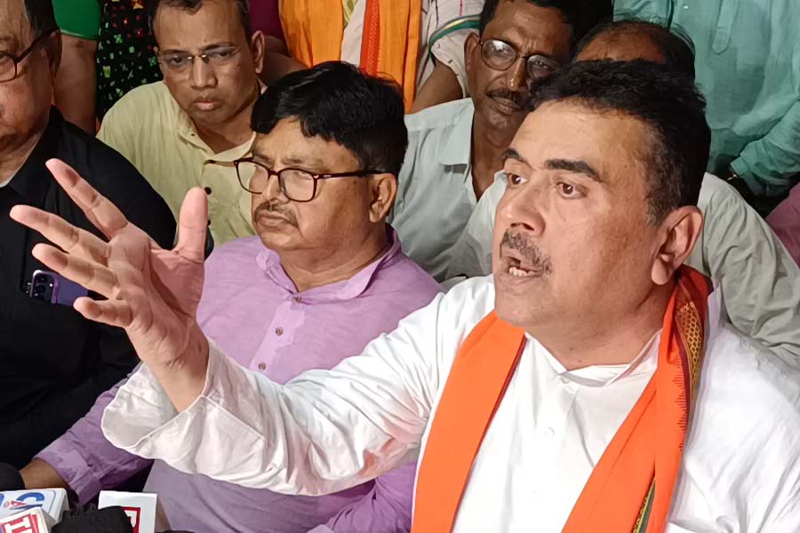 Chaos in Baruipur as Suvendu Adhikari arrives for a protest march dgtld