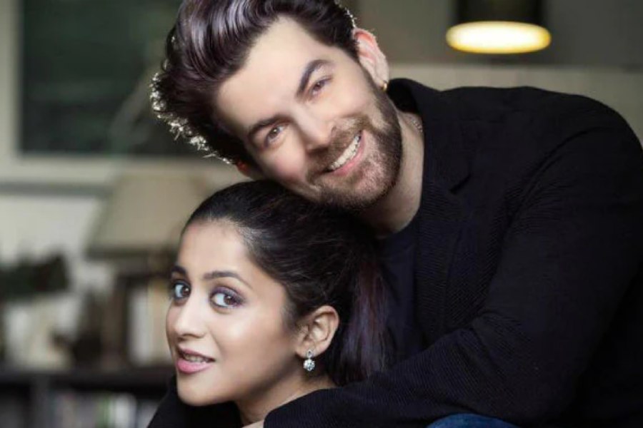 এক পডকাস্টে নীল তাঁর বিয়ের শুরুর দিকের সমস্যা নিয়ে খোলাখুলি কথা বলেছেন।