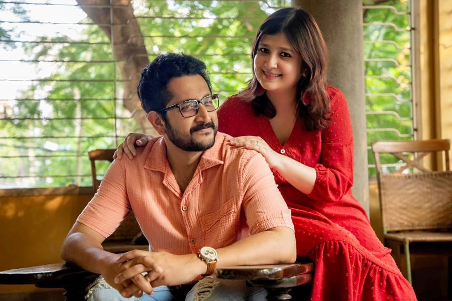 পরমব্রত চট্টোপাধ্যায়-পিয়া চক্রবর্তীর কোলে সন্তান আসছে।