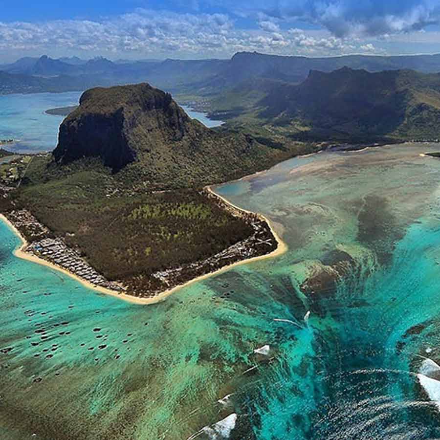 The mystery behind Mauritius underwater waterfall, how to travel to the place
