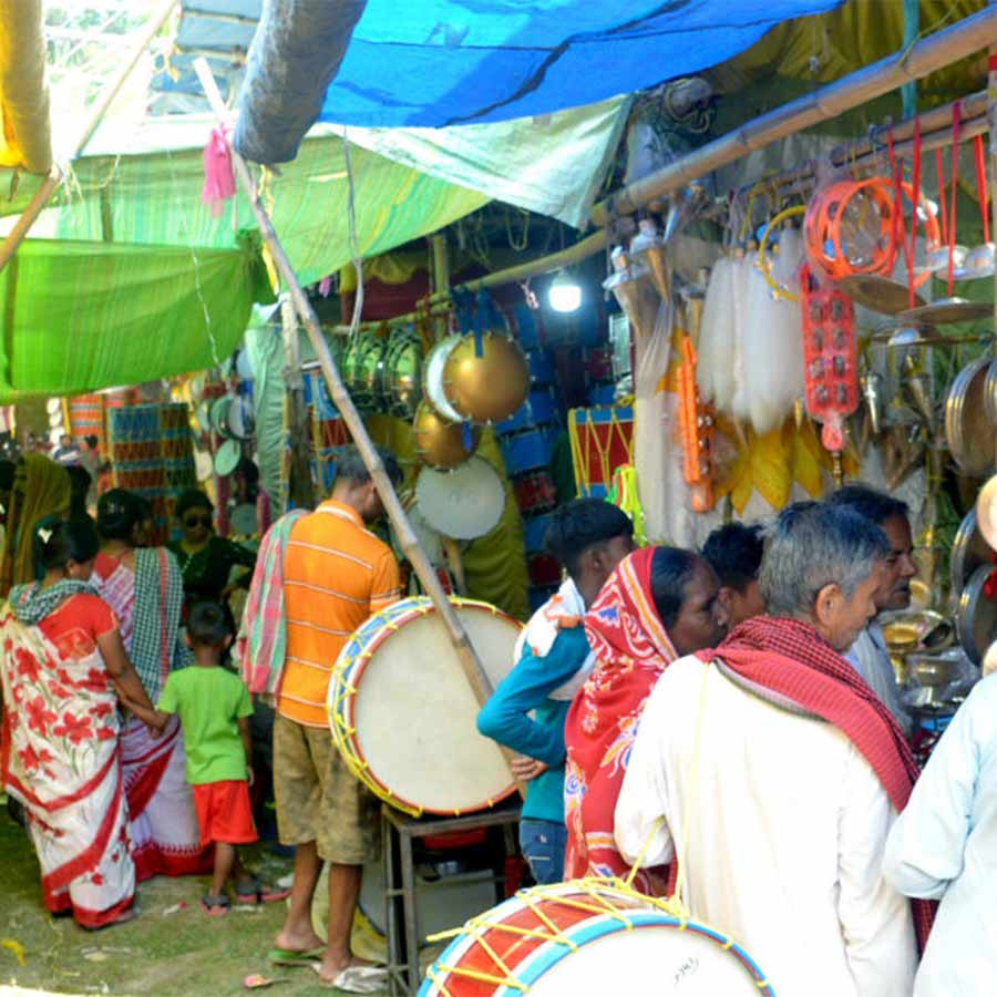 ঠাকুরনগরে মতুয়া ধর্ম মহামেলায় জমে উঠেছে কেনাকাটা।