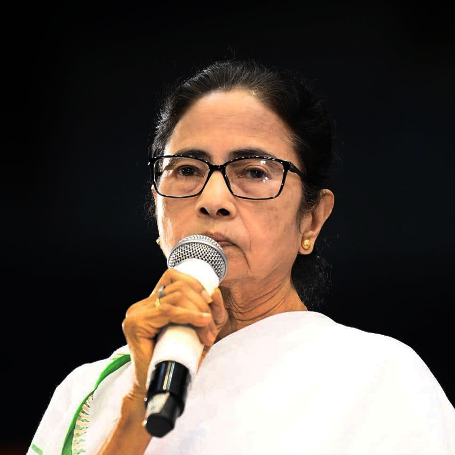 TMC sources claim Mamata Banerjee is offended on a councillor of Panihati who had a tussle with a lady in public dgtl