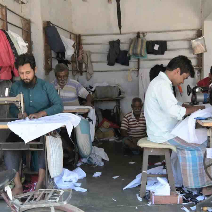 ইদের নতুন জামা তৈরি। তবে, আগের তুলনায় ব্যস্ততা কম।