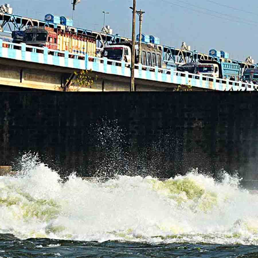 Speculations regarding  words of central and State ministers regarding clearing silt deposit at Durgapur Barrage