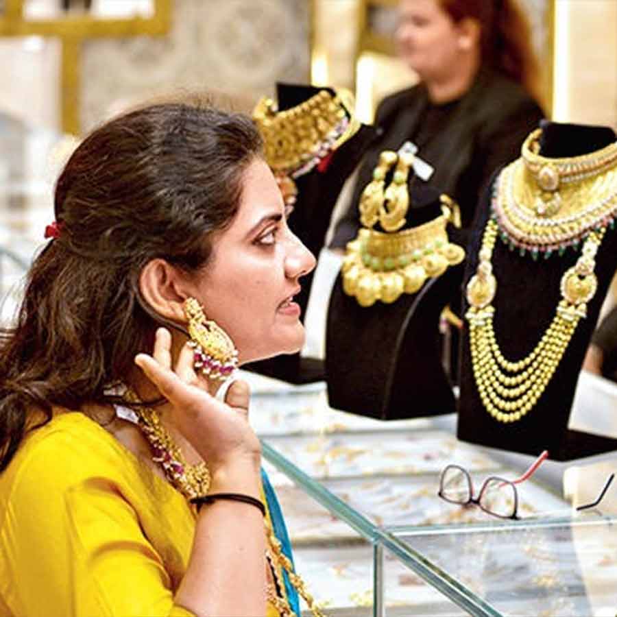 Two pictures were seen in the gold market on Akshay Tritiya