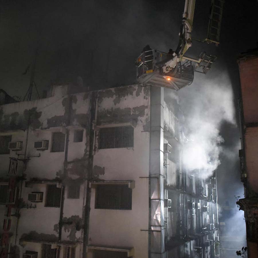 What might be the possible reasons of fire that broke in Burrabazar hotel dgtl