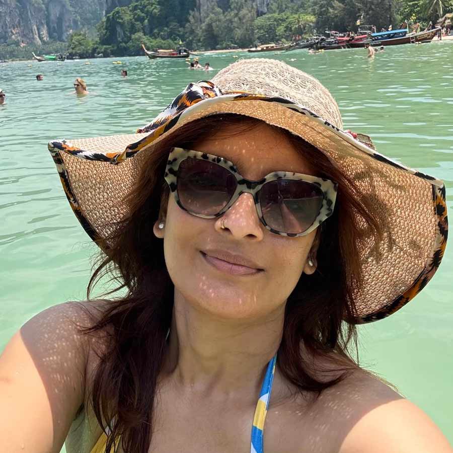 সমালোচকদের ব্যস্ত রাখতে চান ঊষসী।