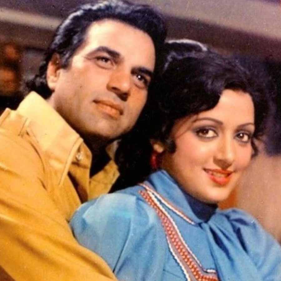 Veteran actor Dharmendra crashed the wedding venue of Hema Malini and Jeetendra