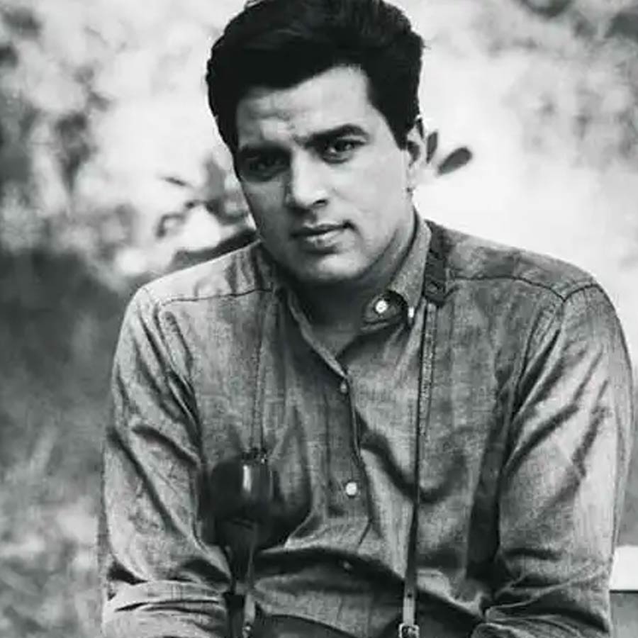 Veteran actor Dharmendra crashed the wedding venue of Hema Malini and Jeetendra