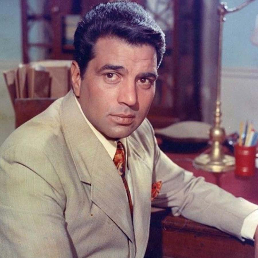 Veteran actor Dharmendra crashed the wedding venue of Hema Malini and Jeetendra