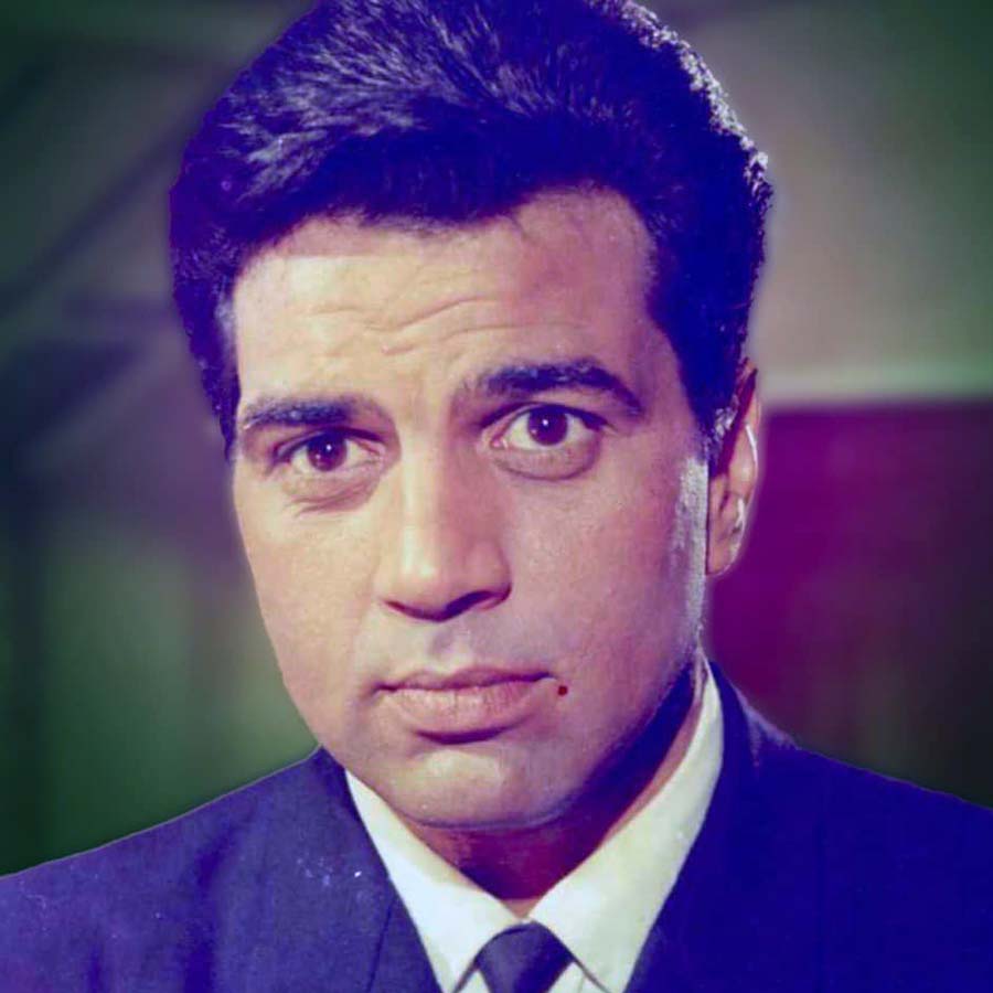 Veteran actor Dharmendra crashed the wedding venue of Hema Malini and Jeetendra