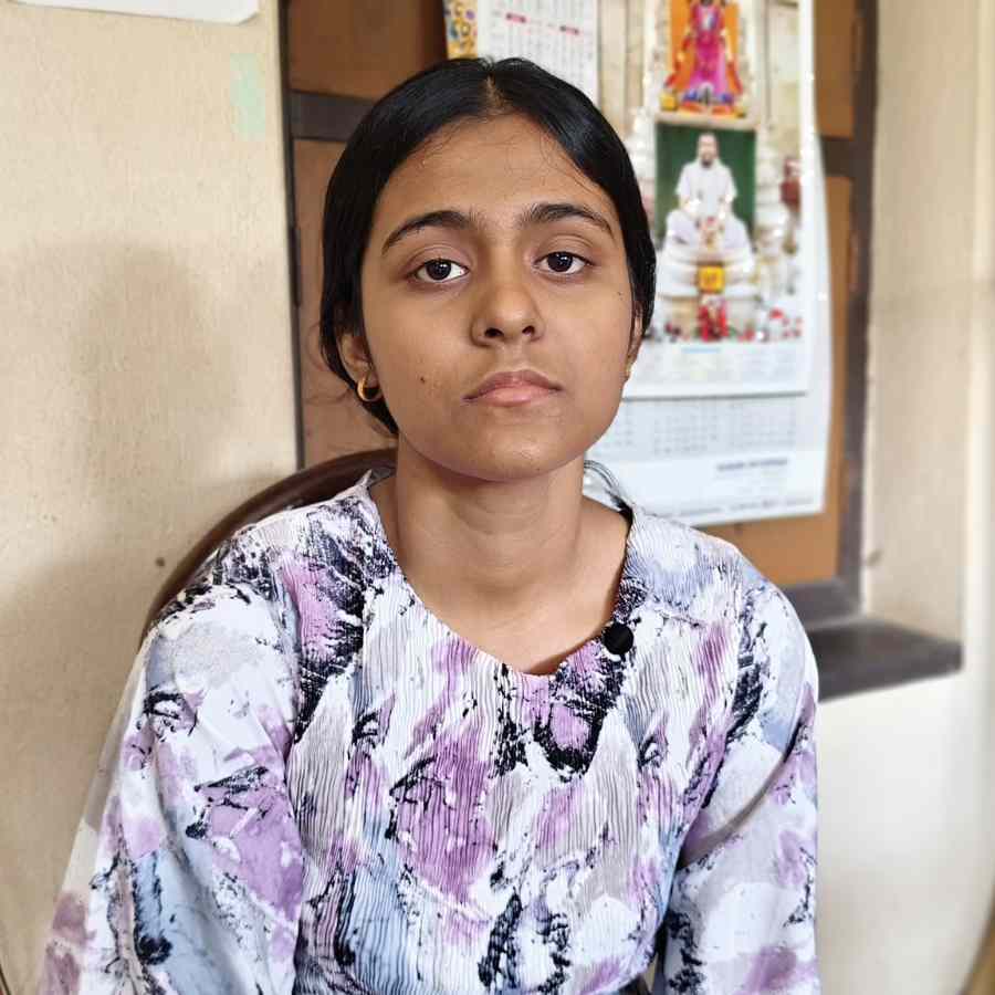 রুটিনে পড়াশোনায় সাফল্য, ছবি আঁকার সময় না-পাওয়ার আক্ষেপ তৃতীয় ঈশানীর