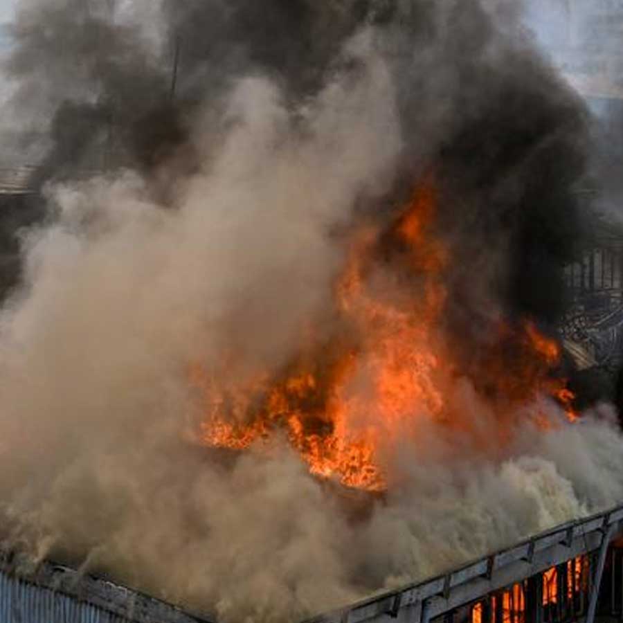 Fire breaks out at chemical factory in Sector Five in Kolkata dgtl