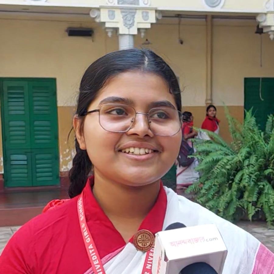Kolkata Girl Ranked 8th In Madhaymik Examination 2025 dgtl