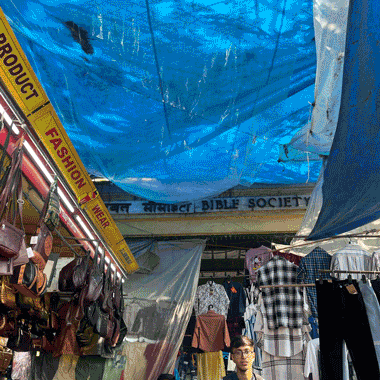 Hawkers of Gariahat and New Market still using Plastic Shades, even After Burrabazar Fire incident