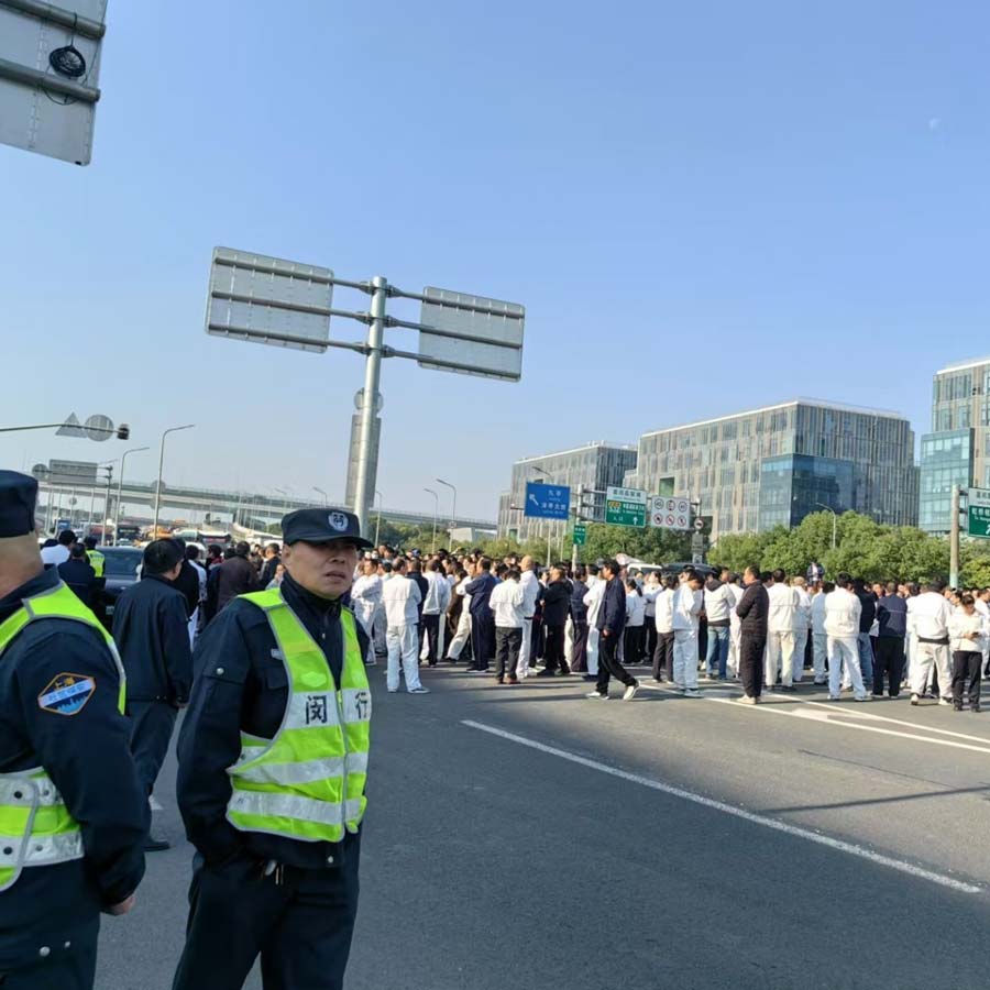 Chinese workers protest raises high over unpaid wages and factory shut down amid tariff war with US