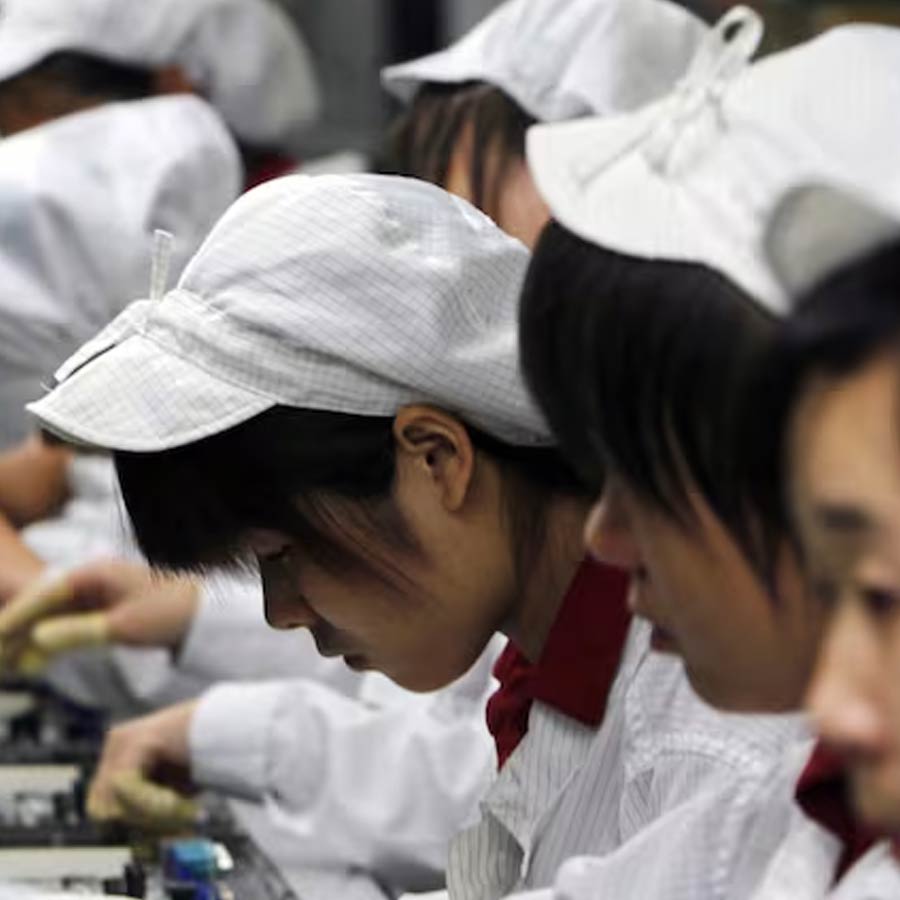 Chinese workers protest raises high over unpaid wages and factory shut down amid tariff war with US