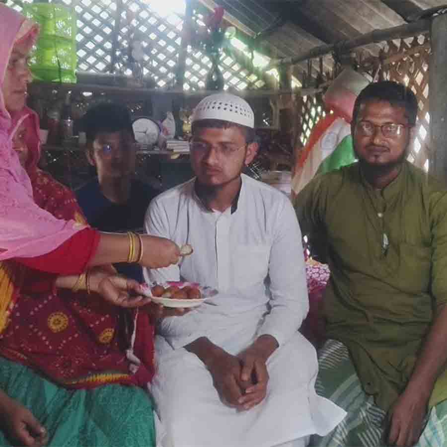 Yamin Sheikh topper of Fazil Exam 2025 worried about poor condition of education system in West Bengal