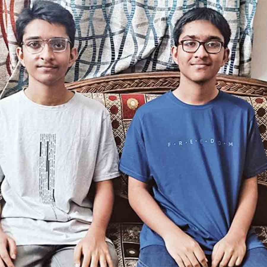Twin brothers scored same marks in madhyamik exam result 2025