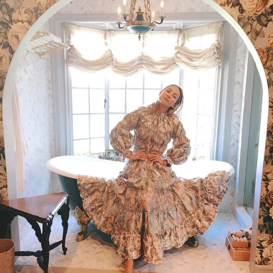 কেট হাডসনের বাথরুম।