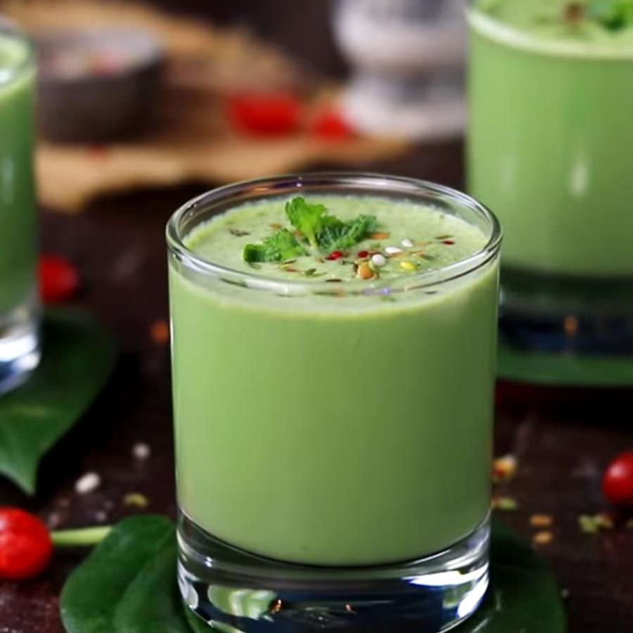 জল বা দুধ, দুই দিয়েই বানানো যায় পানের শরবত।