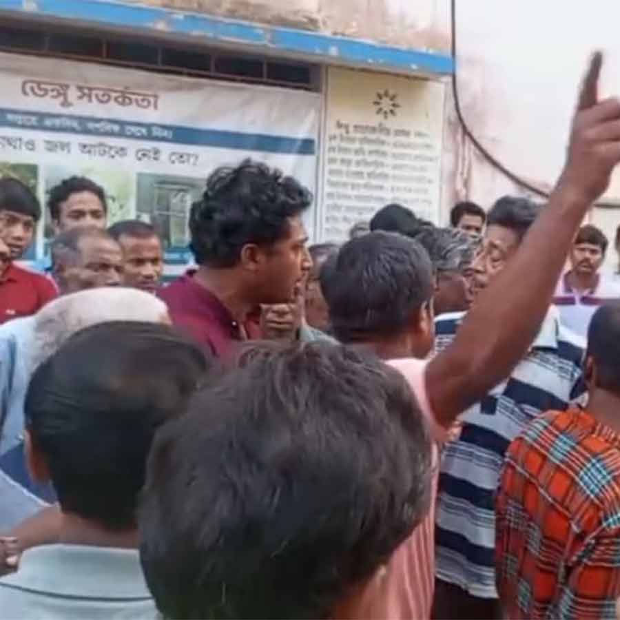 Protest in Ghatal as administrative officers arrive to collect letter of intent of land acquisition for Ghatal Master Plan dgtld