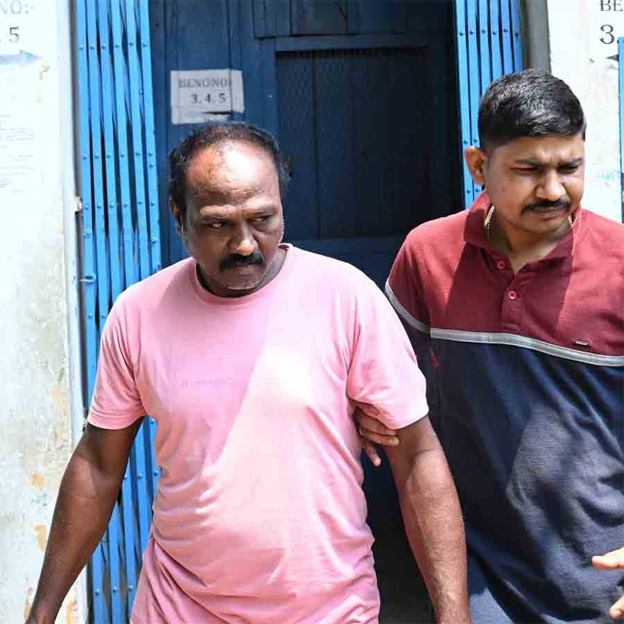 Police arrested the contract killer suspected involved in murder of Dumper dealer at Rampurhat