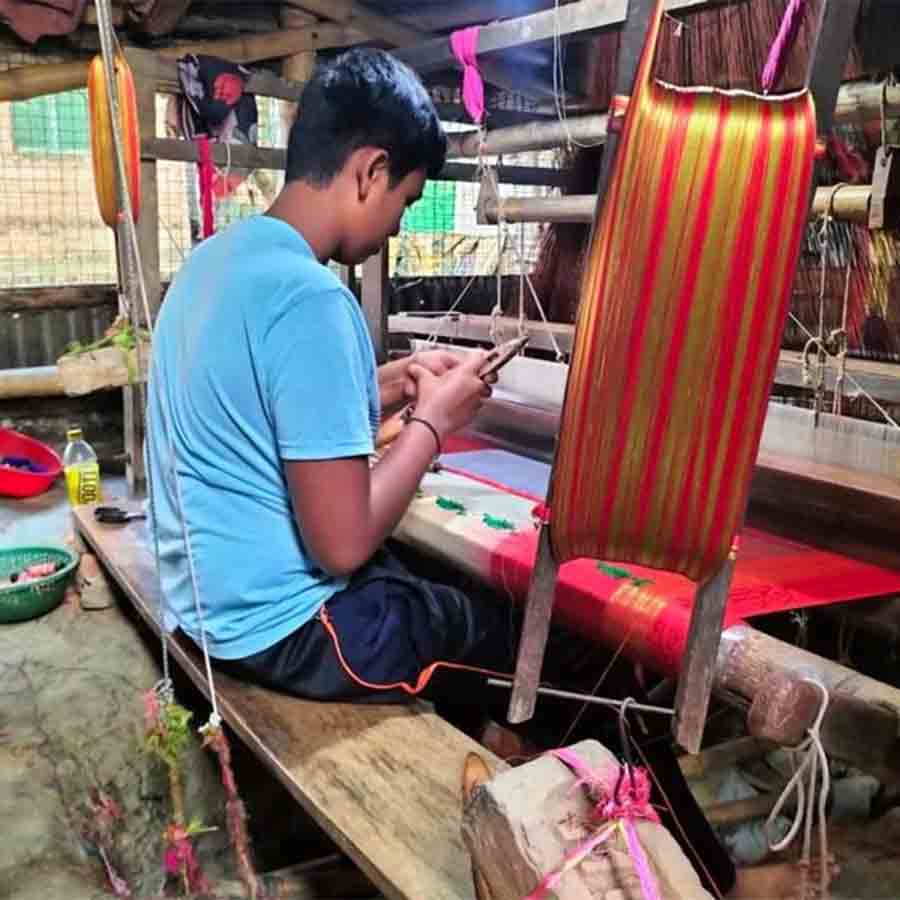 District Administration planning to sale Handloom saree in online shopping