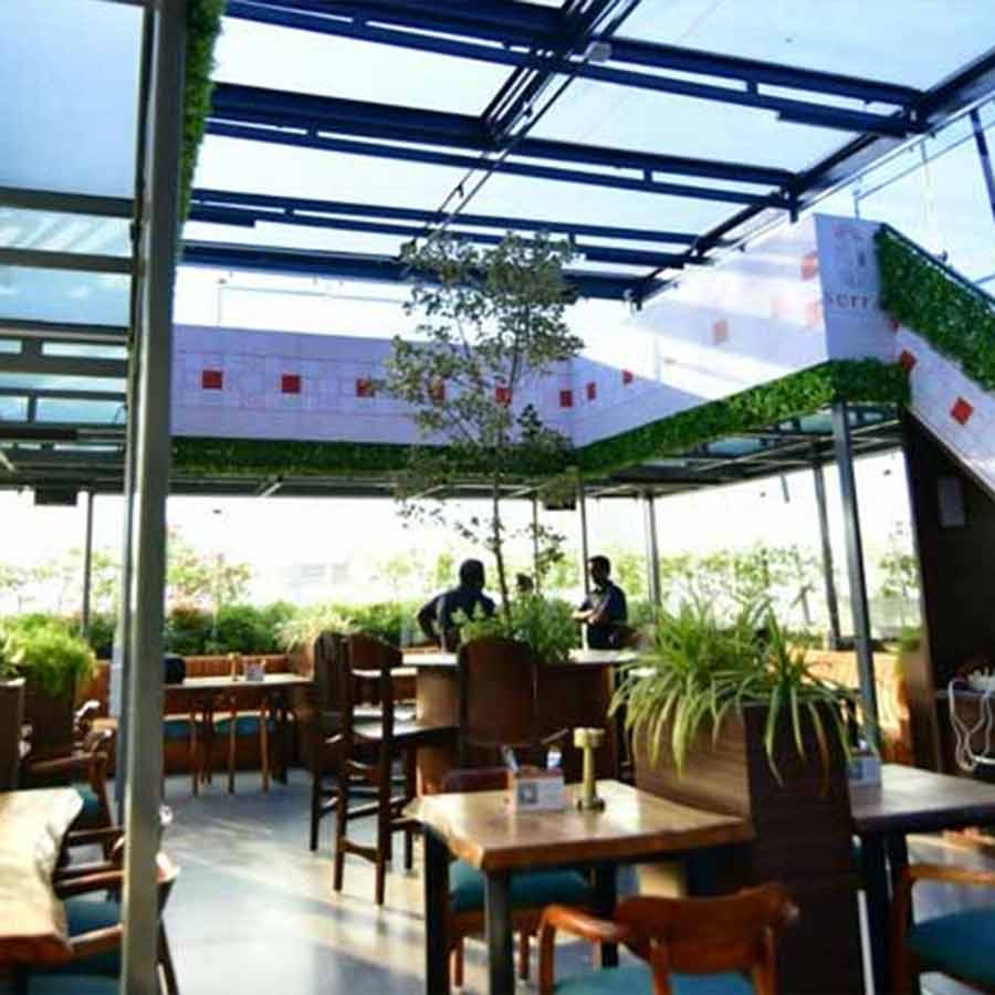 There are more than 500 rooftop bars and restaurants in Kolkata city