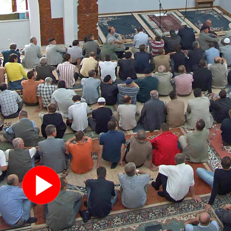 Islamabad Cleric asks Pakistani citizen whether they will support Pakistan in event of war, what they react is hilarious