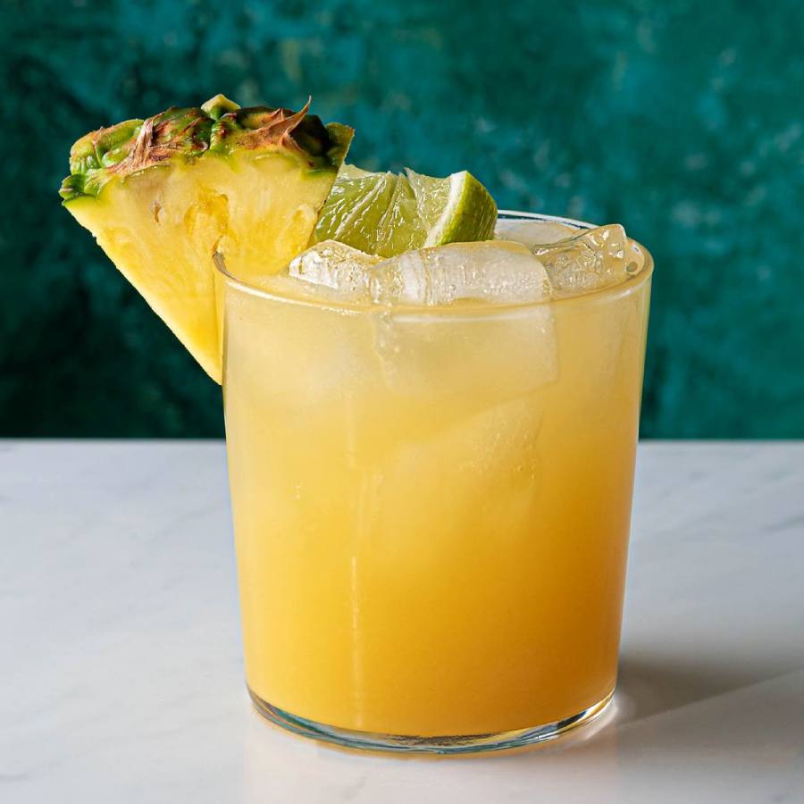 a pinapple drink this summer can make your skin glow like never before dgtl