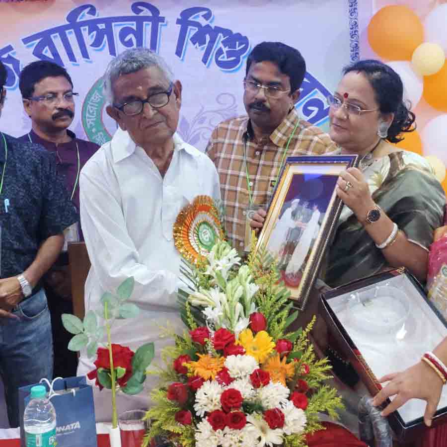 Tribute to the teacher who laid the foundation of a school at Suri