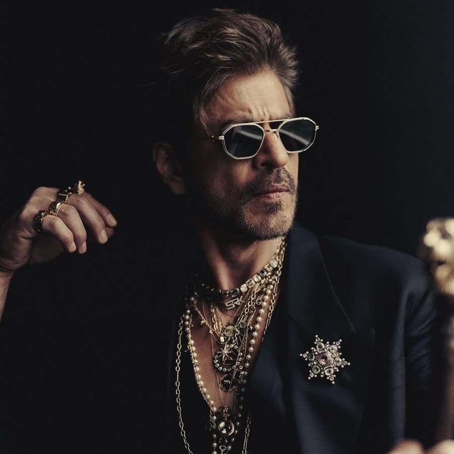 Did 'bengal tiger' sabyasachi fail shah rukh Khan, Debate over 'king khan's met gala look' dgtl