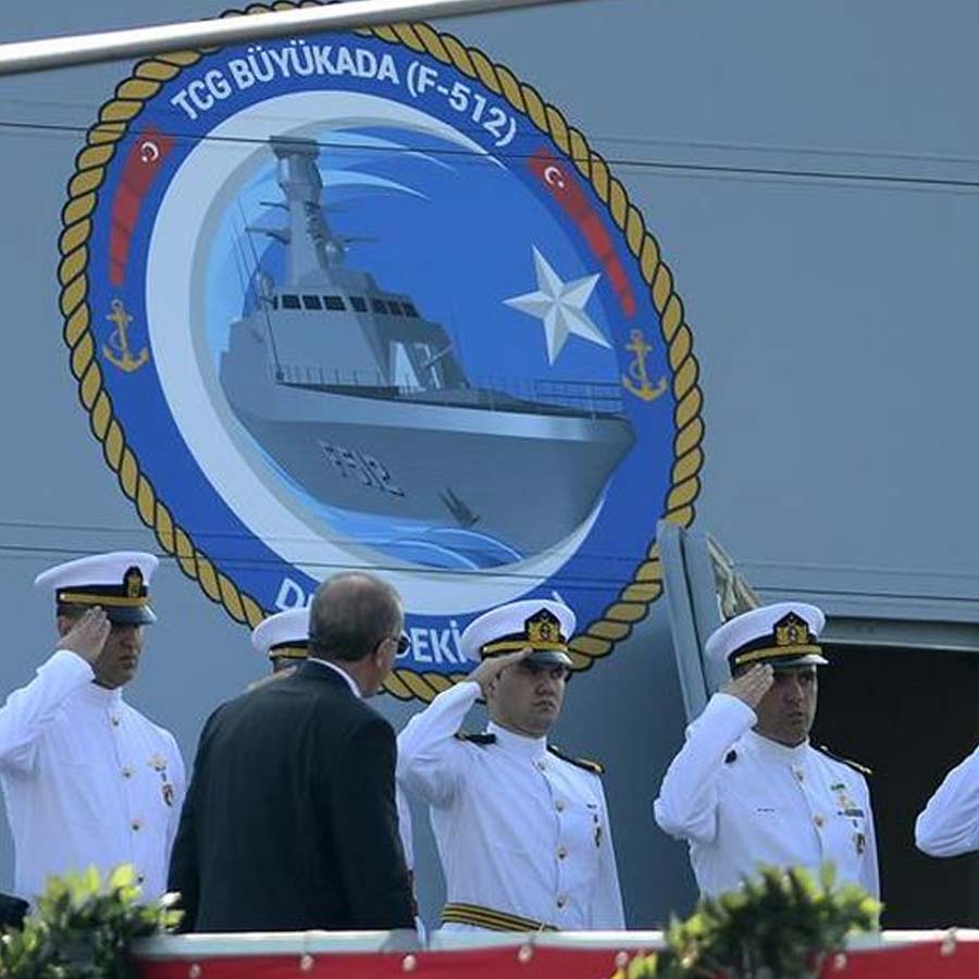 Navy Ship of Turkey TCG BUYUKADA arrives at Karachi Port amid tensions Between India and Pakistan