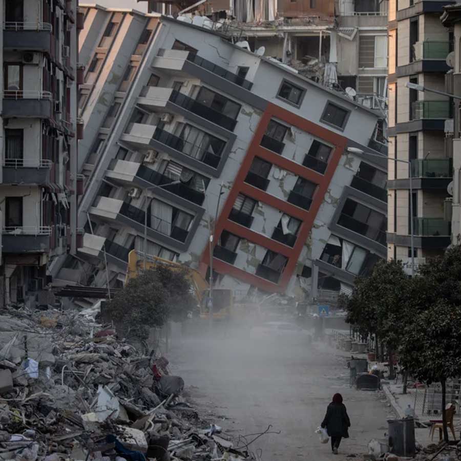 Navy Ship of Turkey TCG BUYUKADA arrives at Karachi Port amid tensions Between India and Pakistan