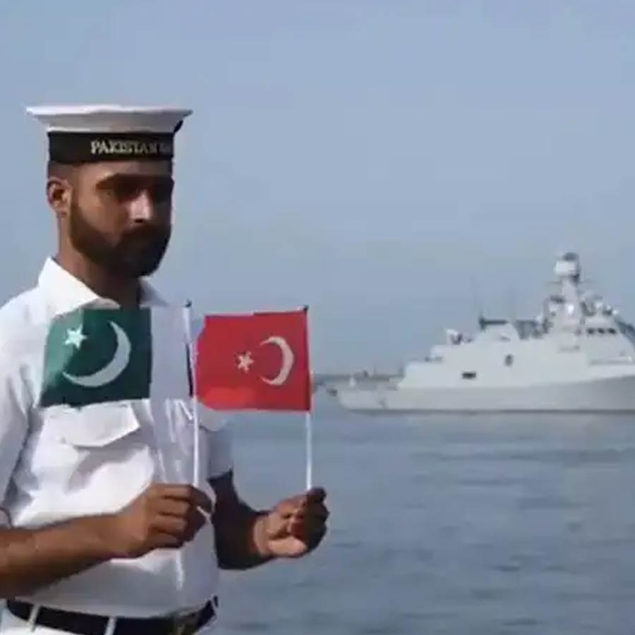 Navy Ship of Turkey TCG BUYUKADA arrives at Karachi Port amid tensions Between India and Pakistan