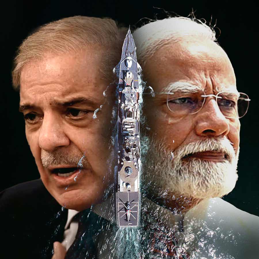 Navy Ship of Turkey TCG BUYUKADA arrives at Karachi Port amid tensions Between India and Pakistan