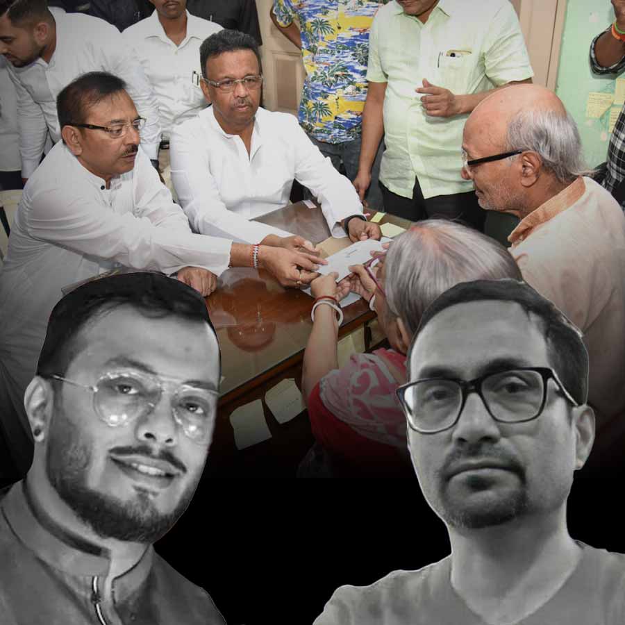 Firhad Hakim and Arup Biswas handed over financial assistance to the families of Bitan Adhikari and Sameer Guha, who were dead in Pahalgam