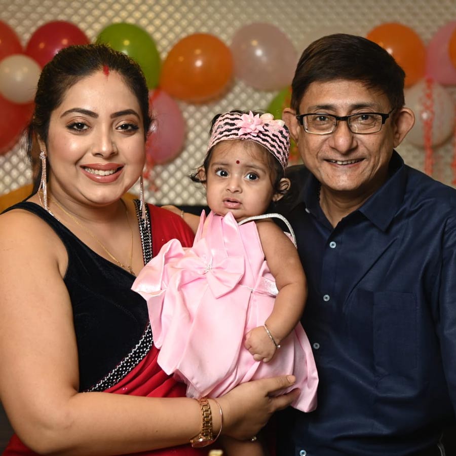 Actress Sreemoyee Chattoraj gives a surprise party on Kanchan Mullick’s birthday dgtl