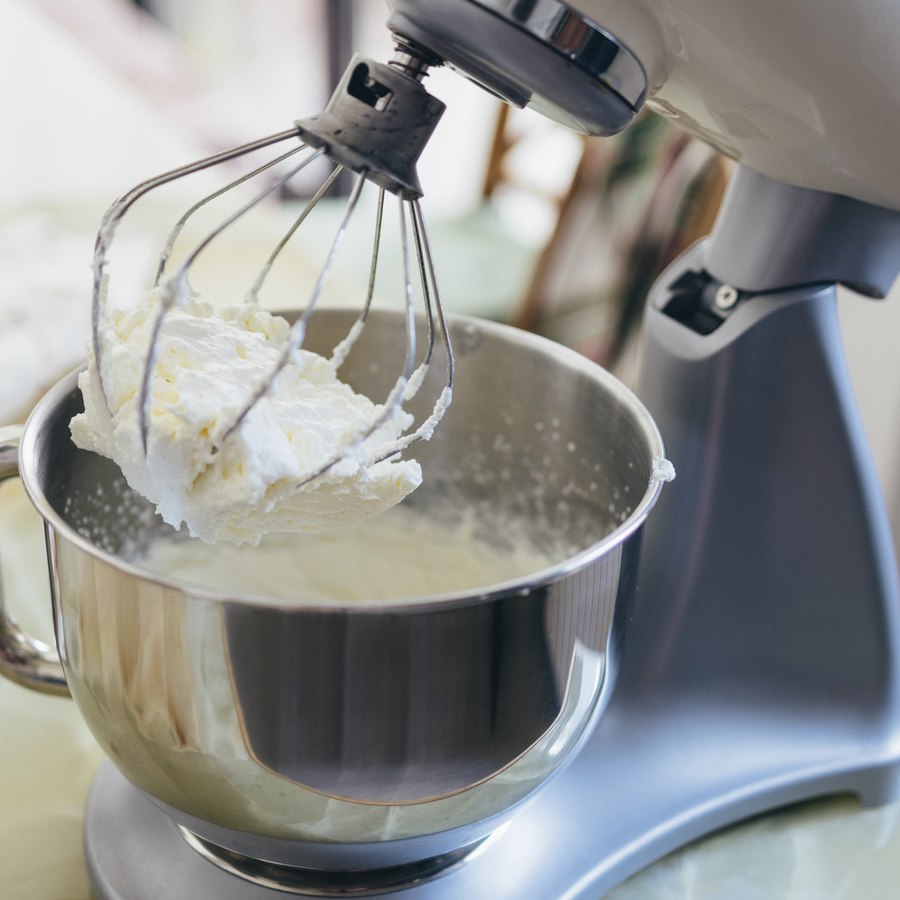 মিক্সির সাহায্যে ঘরে ডেসার্ট বানানো কঠিন নয়।