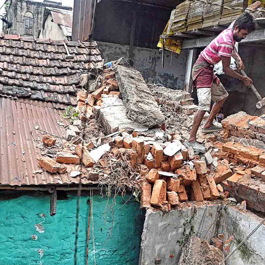 Four injured in Tala area after factory wall collapses