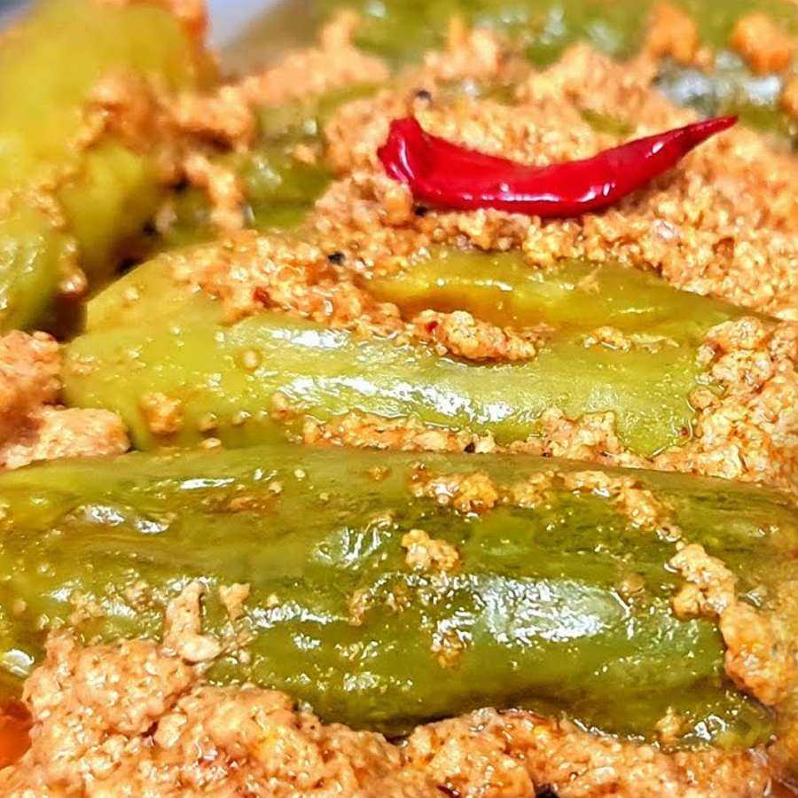 শোভাবাজার রাজবাড়ির খাস নিরামিষ ব্যঞ্জন  বলে পরিচিত তিল পটল। 