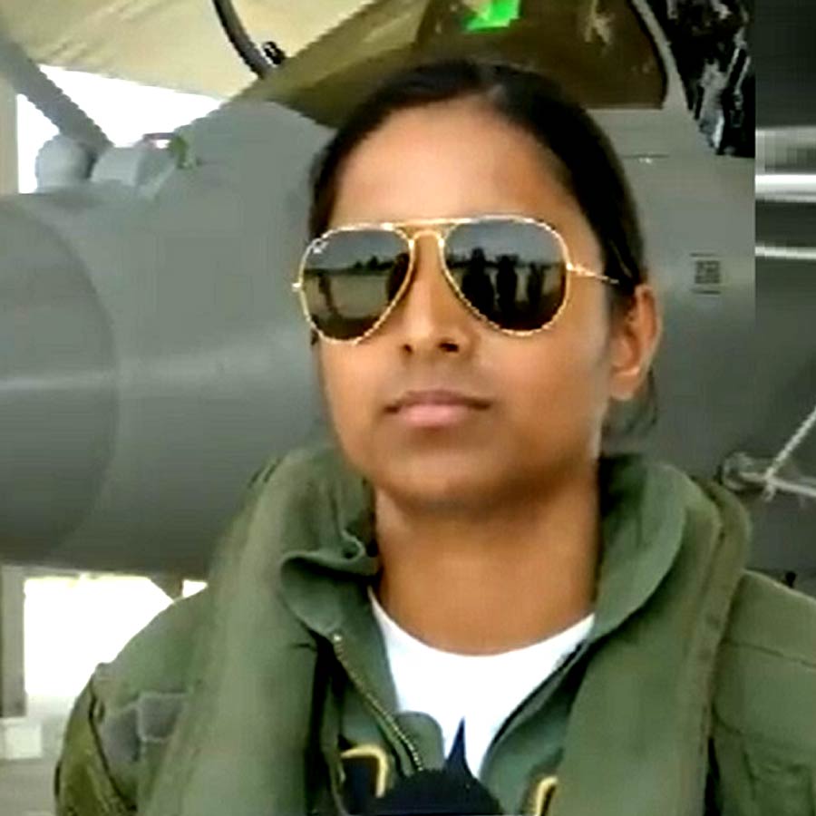 India’s First Female Fighter Pilot Shivangi Singh to Fly Rafale Jet That Struck Pakistan