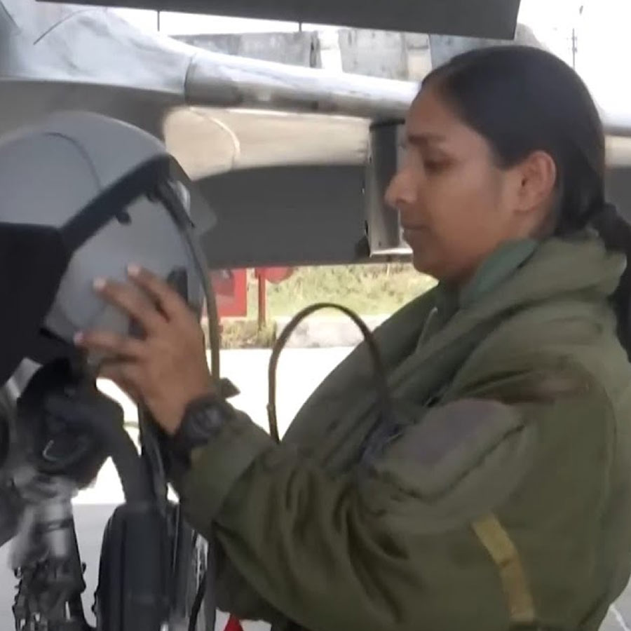 India’s First Female Fighter Pilot Shivangi Singh to Fly Rafale Jet That Struck Pakistan