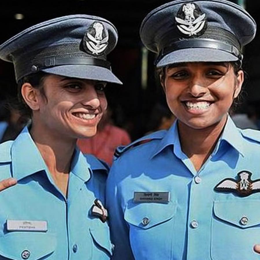 India’s First Female Fighter Pilot Shivangi Singh to Fly Rafale Jet That Struck Pakistan