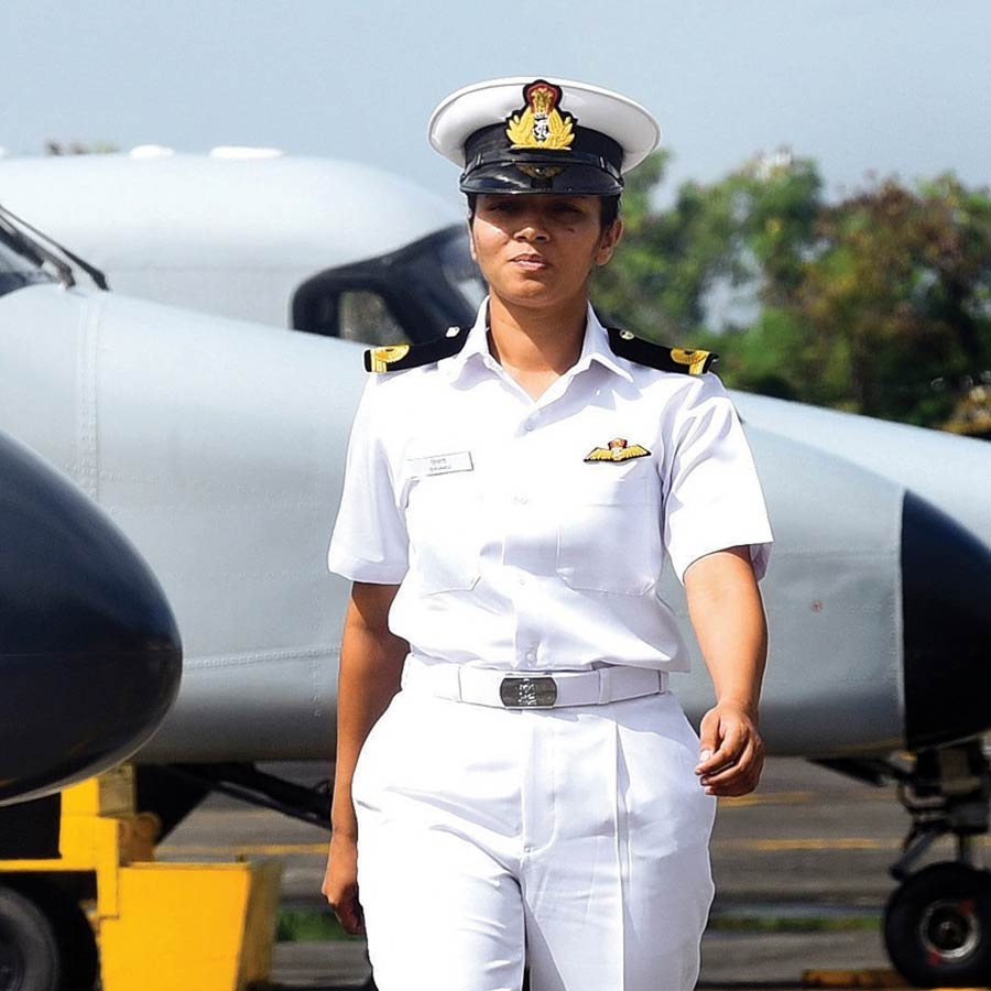 India’s First Female Fighter Pilot Shivangi Singh to Fly Rafale Jet That Struck Pakistan