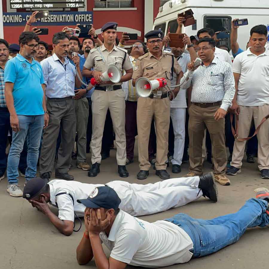 খড়গপুর স্টেশনে মক্ ড্রিল।