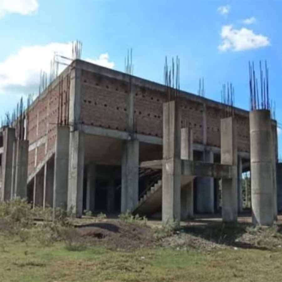 Citizens of laudoha staged agitation as construction of rabindra bhawan was stopped in midway