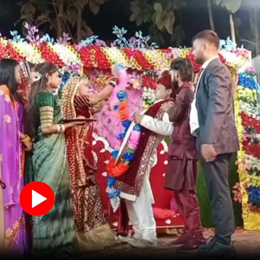 Video shows bride teach lesson to groom’s friend during varmala ceremony