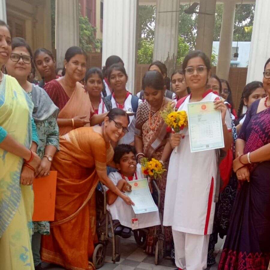 Shreya was also given a special reception by Bethune Collegiate School along with Srijita Dutta, a ninth-grader in higher secondary.